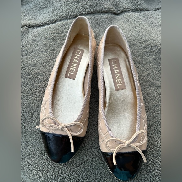 Chanel Women's Cap Toe Ballerina Logo Flats - Beige 36.5 - Picture 1 of 11